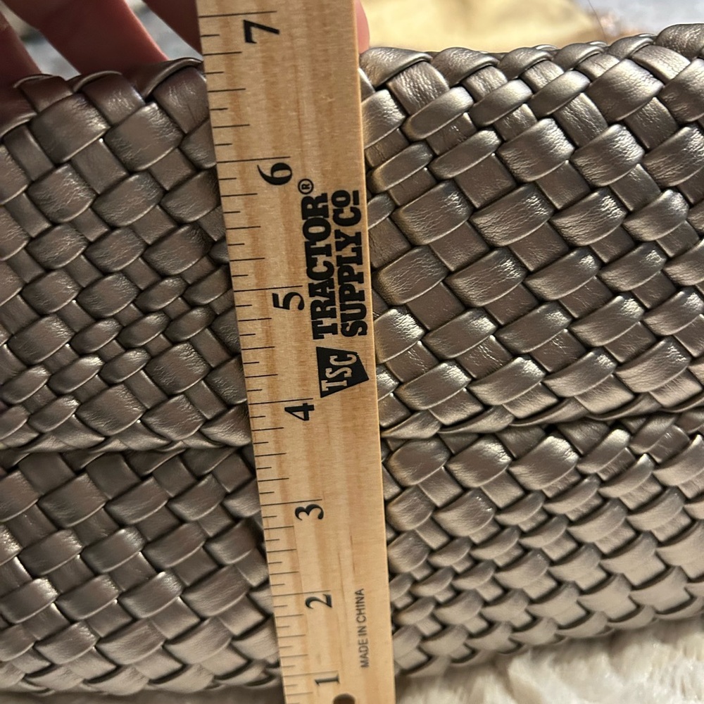 Woven Leather Bag. No scratches or stains. Rarely used. Measurements in photos. - Picture 6 of 15